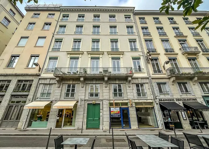 In | - Place Des Celestins 公寓